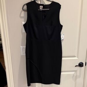 Anne Klein Black Sleeveless V-Neck Sheath Dress